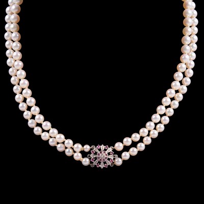 Lot 299 - A two row cultured pearl necklace with AnchorCert Certificate.