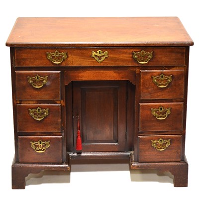 Lot 313 - George III mahogany kneehole desk