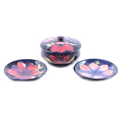 Lot 24 - Collection of six Moorcroft Pottery 'Anemone' pattern items