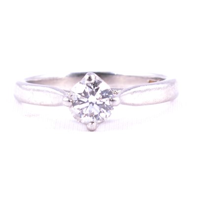 Lot 62 - A diamond solitaire ring.