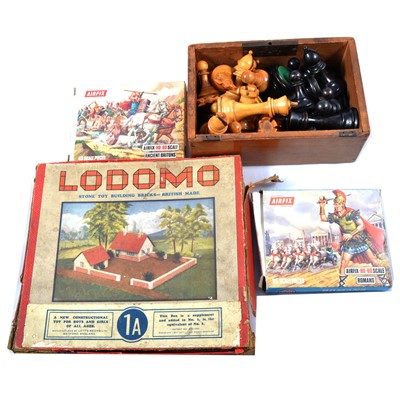 Lot 173 - Staunton pattern chess set, wooden blocks, games and Airfix kits