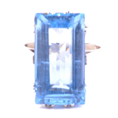 Lot 6 - A synthetic blue spinel dress ring.
