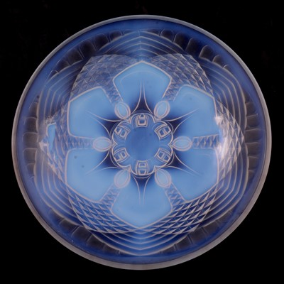 Lot 55 - French Art Deco opalescent glass bowl, attributed to Julien