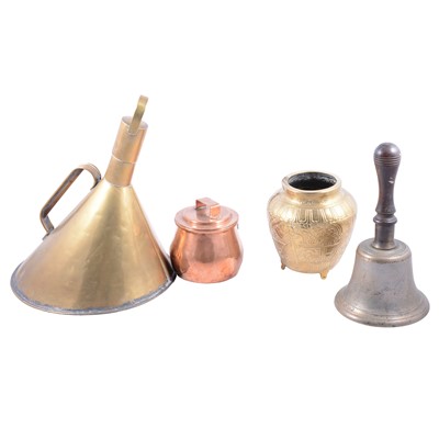 Lot 194 - Quantity of domestic metalwares.