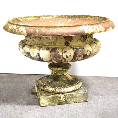 Lot 479 - Shallow stone urn