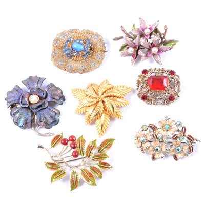 Lot 482 - A collection of costume jewellery brooches.