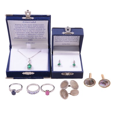 Lot 495 - A collection of silver and white metal jewellery and collectables.