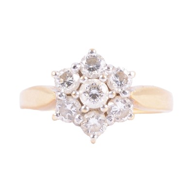 Lot 63 - A diamond cluster ring.