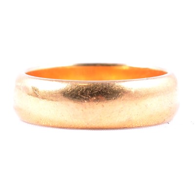 Lot 107 - A 22 carat gold wedding band.