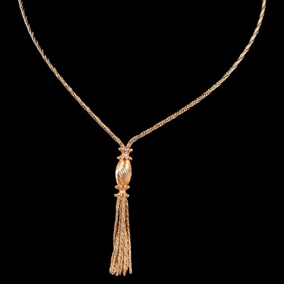 Lot 233 - A 9 carat yellow gold rope chain necklace and tassel.