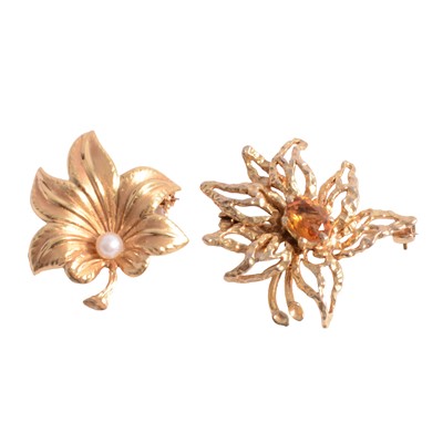 Lot 169 - Two 9 carat yellow gold foliate design brooches.