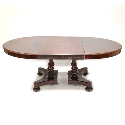 Lot 541 - Victorian mahogany circular extending dining table