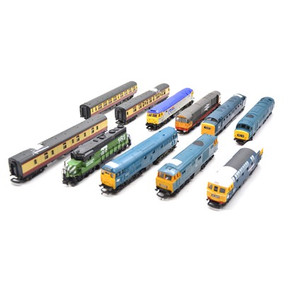 Lot 477 - Eight OO gauge diesel locomotives, with three coaches