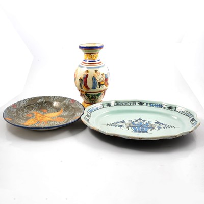 Lot 104 - Assorted decorative ceramics