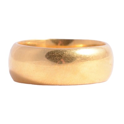 Lot 110 - An 18 carat yellow gold wedding band.