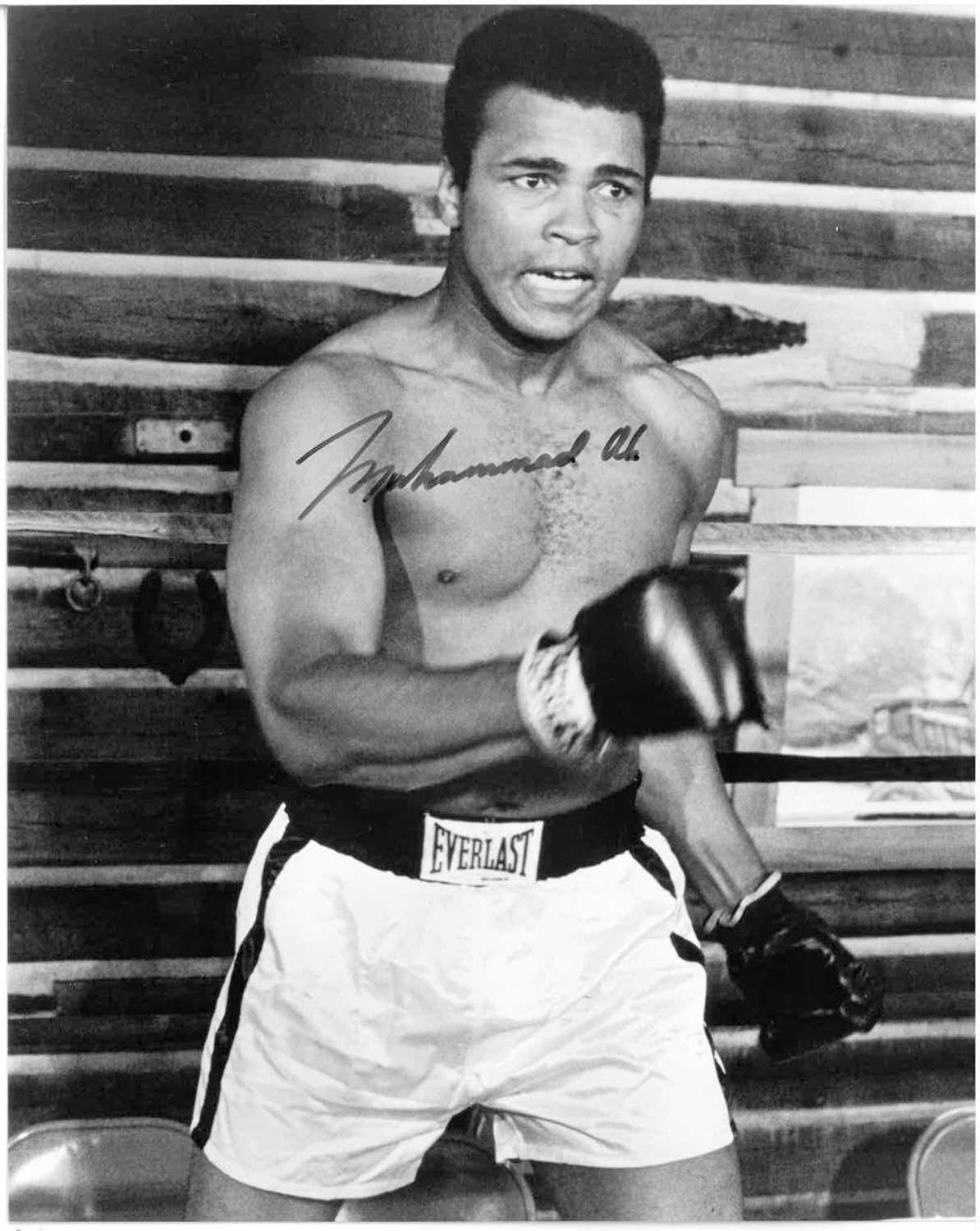 Ali Core Lot 53 - Boxing: Muhammad Ali signed photograph