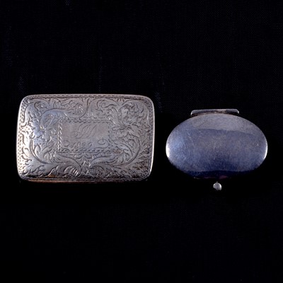 Lot 260 - Silver vinaigrette and a modern silver pill box