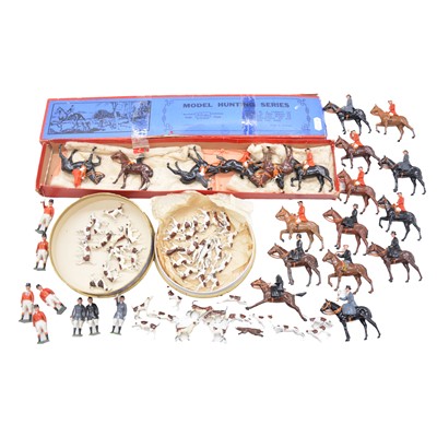 Lot 274 - A tray of Britains lead hunting figures