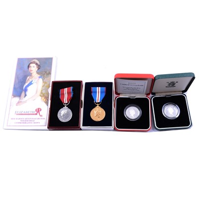 Lot 131 - Royal Mint, 1995 WWII silver proof piedfort £2 coin and a 1995 WWII silver proof £2 coin