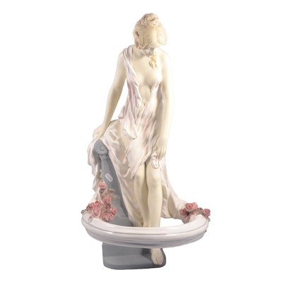 Lot 168 - Large Art Nouveau "Vienna Faience Schauer" bathing beauty.