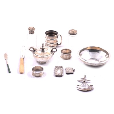 Lot 386 - Small silver tankard, Crisford & Norris Ltd, Birmingham 1911, and other silver and white metal items.