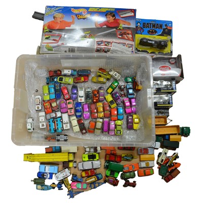 Lot 167 - A tray of loose die-cast models, with Hot Wheels set