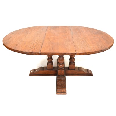 Lot 550 - Oak dining table