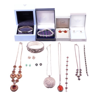 Lot 437 - Collection of silver and white metal jewellery.