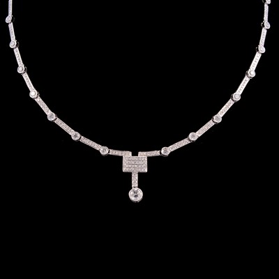 Lot 291 - A diamond set necklace.