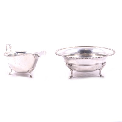 Lot 401 - A silver gadroon edge sauce boat and dish