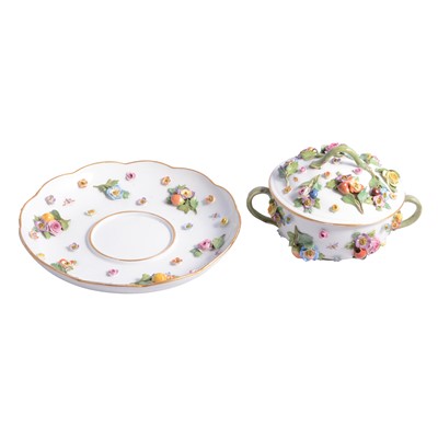 Lot 11 - Late Meissen caudle cup, cover and saucer