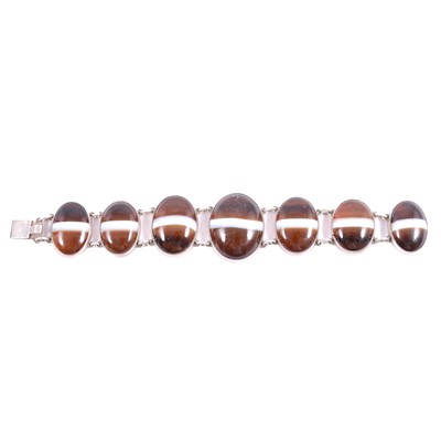 Lot 416 - A banded agate bracelet.